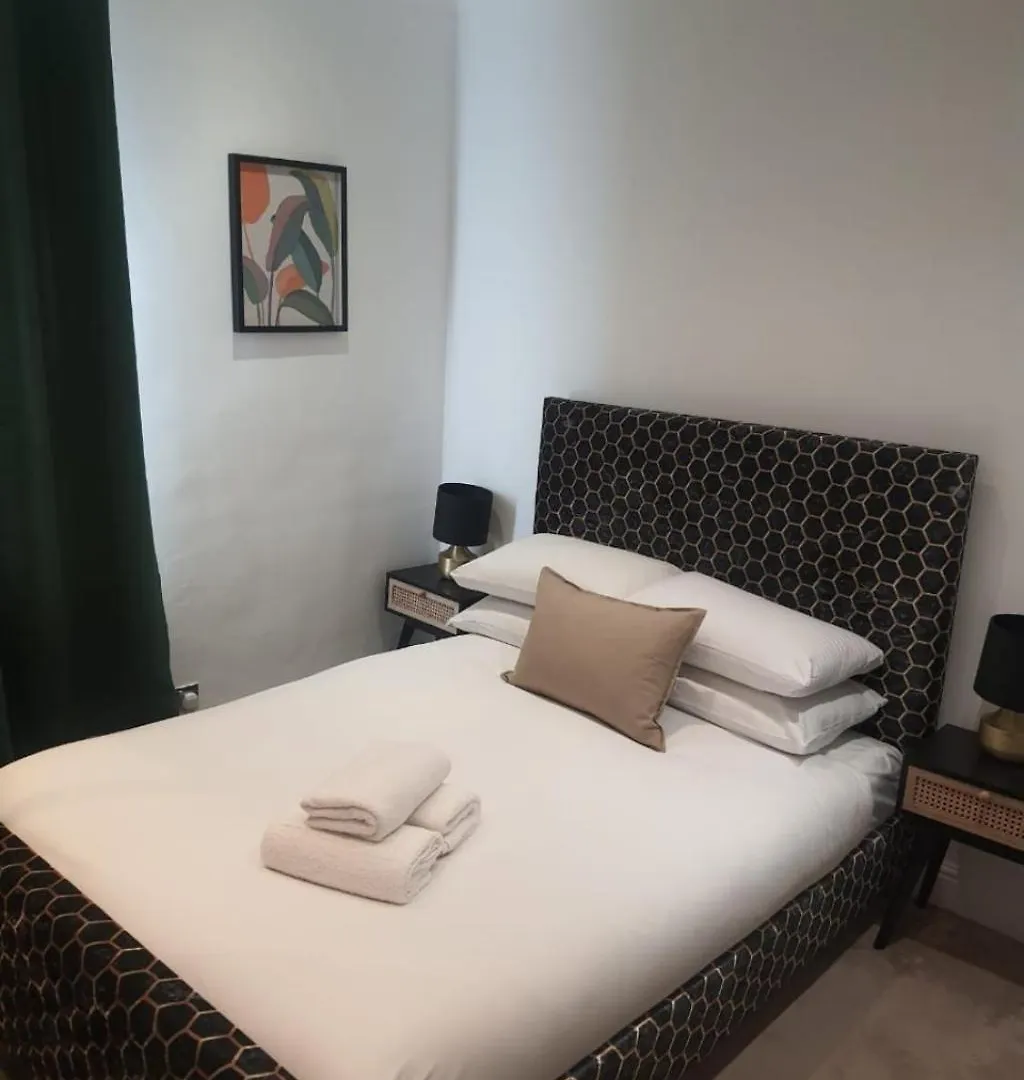Charming Tower Bridge Apartment London