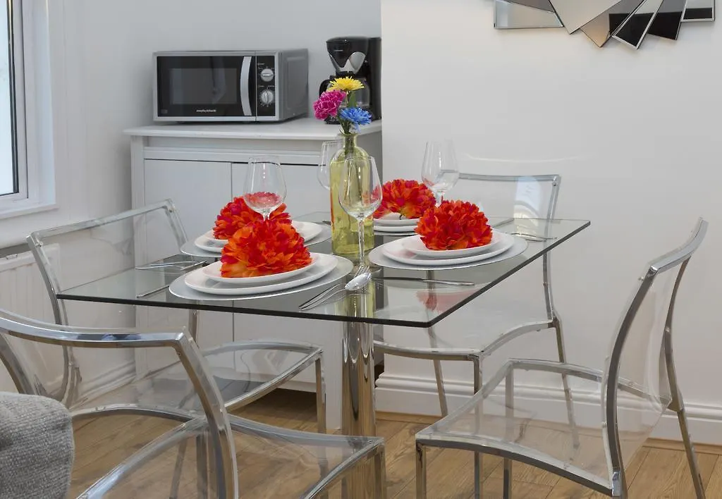 Charming Tower Bridge Apartment London