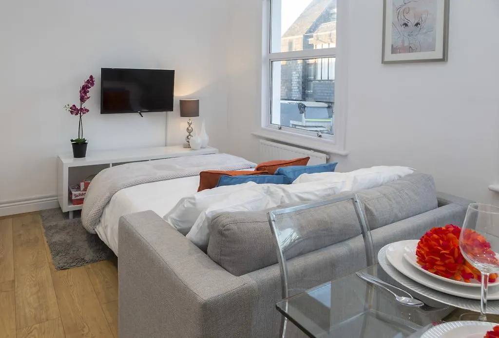 Charming Tower Bridge Apartment London