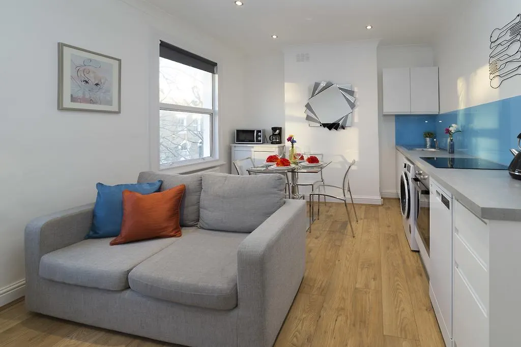 Charming Tower Bridge Apartment London