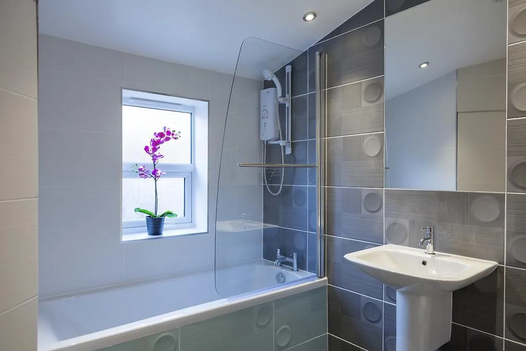 Charming Tower Bridge Apartment London
