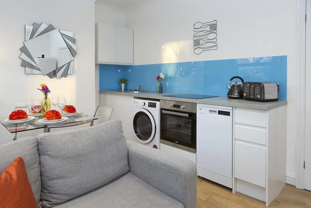 Charming Tower Bridge Apartment London